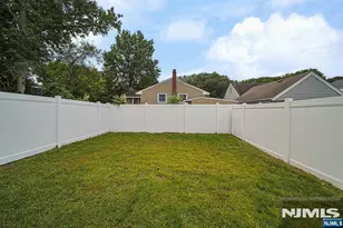 322 Hickory Ave, Bergenfield, NJ 07621 - Photo 44