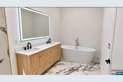 17-19 Seymour Avenue, Newark, NJ 07108 - Photo 2