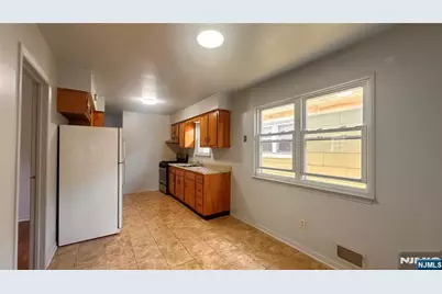 218 Bergen Street 2 #2, Harrison, NJ 07029 - Photo 6