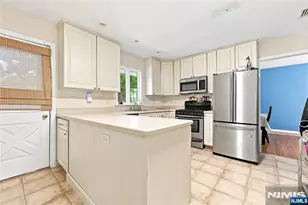 76 Page Dr, Oakland, NJ 07436 - Photo 10