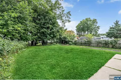 303 Hickory Street, Teaneck Township, NJ 07666 - Photo 32
