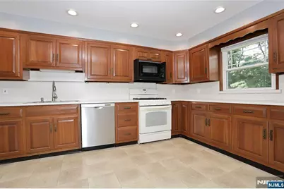 28-19 Warren Road, Fair Lawn, NJ 07410 - Photo 10