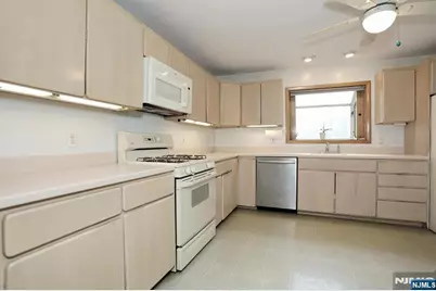 338 4th Avenue, Hawthorne, NJ 07506 - Photo 14