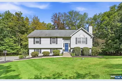 46 Melinda Lane, Vernon, NJ 07421 - Photo 1