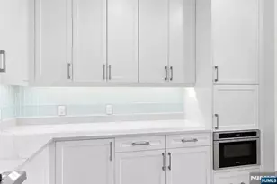 3 Somerset Ln 504, Edgewater, NJ 07020 - Photo 6