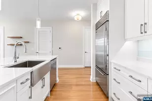 3 Somerset Ln 504, Edgewater, NJ 07020 - Photo 8