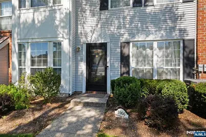 1066 Chedworth Circle, Mahwah, NJ 07430 - Photo 2