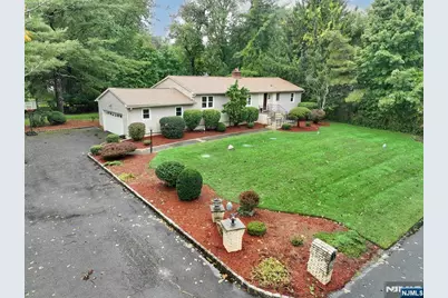 331 Forest Glen Avenue, Franklin Lakes, NJ 07417 - Photo 2