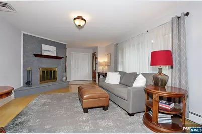 331 Forest Glen Avenue, Franklin Lakes, NJ 07417 - Photo 4