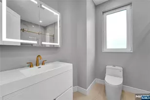 4 Crescent Ct, Fort Lee, NJ 07024 - Photo 26
