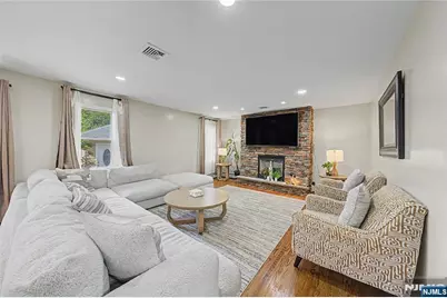 631 Oak Avenue, Saddle Brook Township, NJ 07663 - Photo 10
