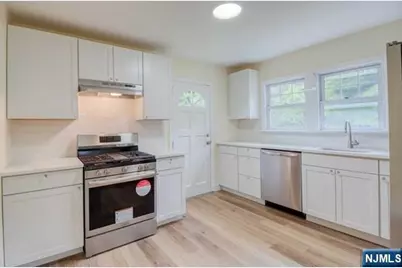 204 Pascack Road 2 #2, Park Ridge, NJ 07656 - Photo 2