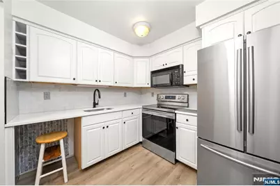 460 Liberty Street 105 #105, Little Ferry, NJ 07643 - Photo 10
