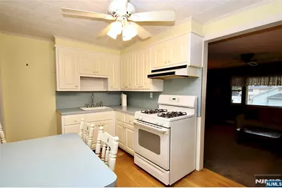 25-01 Romaine, Fair Lawn, NJ 07410 - Photo 4