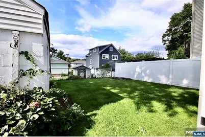 25-01 Romaine, Fair Lawn, NJ 07410 - Photo 12