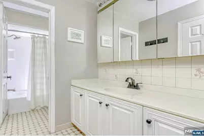 65 Forsythia Lane, Paramus, NJ 07652 - Photo 14