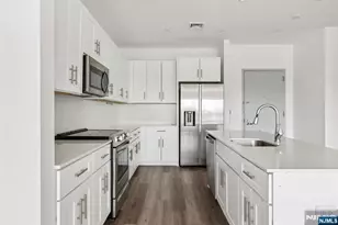2 Executive Dr 605, Fort Lee, NJ 07024 - Photo 8