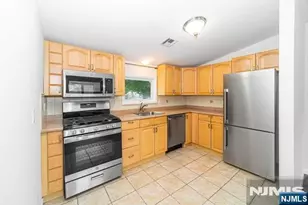 22 Hillside Terrace 2, East Rutherford, NJ 07073 - Photo 2