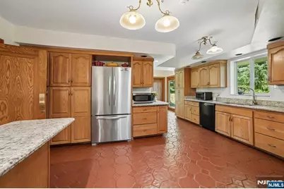 157 Sussex Road, Tenafly, NJ 07670 - Photo 12