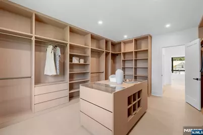 391 Burnet Place, Paramus, NJ 07652 - Photo 24