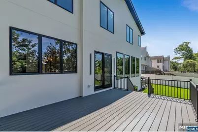 391 Burnet Place, Paramus, NJ 07652 - Photo 46