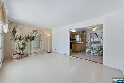 270 Coolidge Avenue, Hasbrouck Heights, NJ 07604 - Photo 4