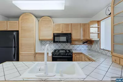 270 Coolidge Avenue, Hasbrouck Heights, NJ 07604 - Photo 12