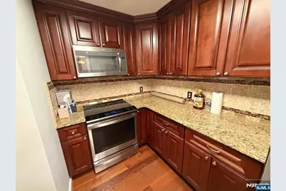 200 Grand Cove Way 3H #3H, Edgewater, NJ 07020 - Photo 6