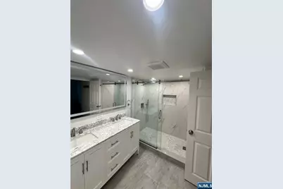 200 Grand Cove Way 3H #3H, Edgewater, NJ 07020 - Photo 14
