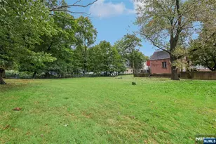 513 Chestnut Pl, Teaneck Township, NJ 07666 - Photo 30