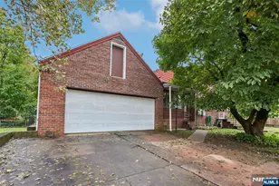 513 Chestnut Pl, Teaneck Township, NJ 07666 - Photo 6