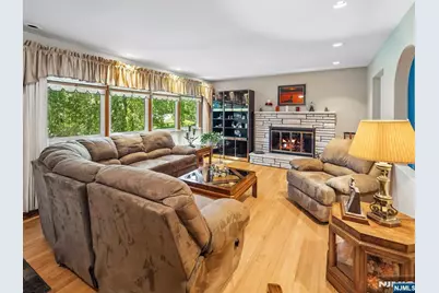 45 Sunset Road, Bloomingdale, NJ 07403 - Photo 4