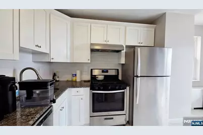 201 Bridge Plaza 9G #9G, Fort Lee, NJ 07024 - Photo 4