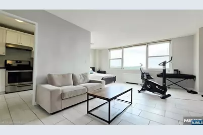 201 Bridge Plaza 9G #9G, Fort Lee, NJ 07024 - Photo 2