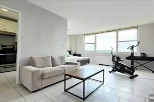 201 Bridge Plaza 9G, Fort Lee, NJ 07024 - Photo 2