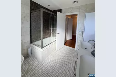 1069 Palisade Avenue, Fort Lee, NJ 07024 - Photo 12