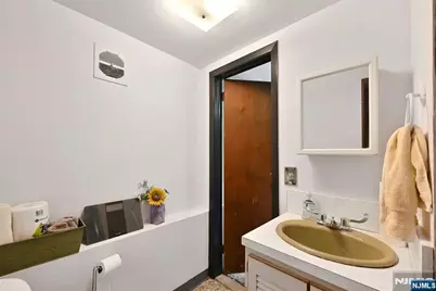 347 Chestnut Avenue, South Hackensack Township, NJ 07606 - Photo 24