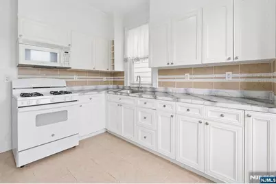 362 Myrtle Avenue 2nd Floor #2nd Floor, Irvington, NJ 07111 - Photo 2