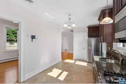 327 Lilac Lane 2 #2, Carlstadt, NJ 07072 - Photo 4