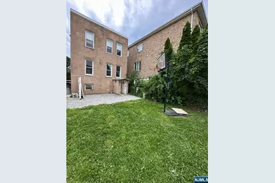237 Day Avenue, Cliffside Park, NJ 07010 - Photo 16