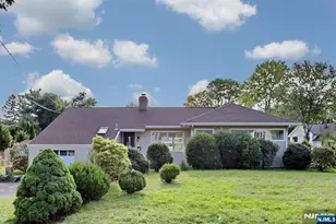 27 Briarcliff Rd, Hillsdale, NJ 07642 - Photo 1