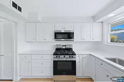 72-74 Fournier Crescent, Elmwood Park, NJ 07407 - Photo 10