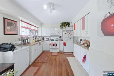 72-74 Fournier Crescent, Elmwood Park, NJ 07407 - Photo 22
