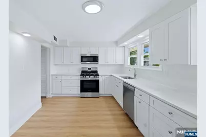 72-74 Fournier Crescent, Elmwood Park, NJ 07407 - Photo 8