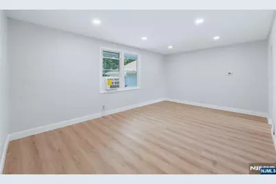 72-74 Fournier Crescent, Elmwood Park, NJ 07407 - Photo 12