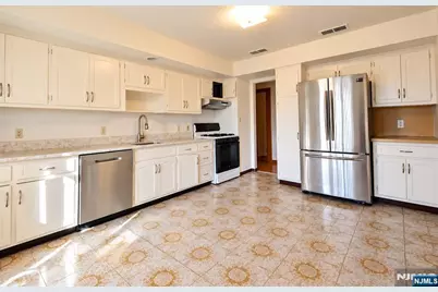 2470 5th Street 2 #2, Fort Lee, NJ 07024 - Photo 4