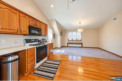 214 Newark Avenue, Lyndhurst Township, NJ 07071 - Photo 4