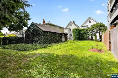 218 Jackson Avenue, Hackensack, NJ 07601 - Photo 18