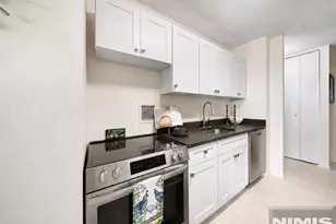 7855 E Blvd E 11F, North Bergen, NJ 07047 - Photo 14