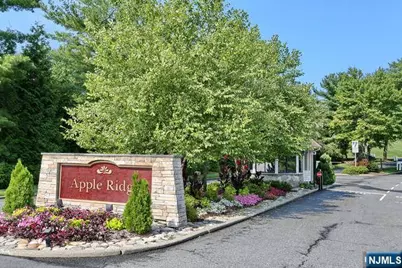47 Southerland Drive, Mahwah, NJ 07430 - Photo 2